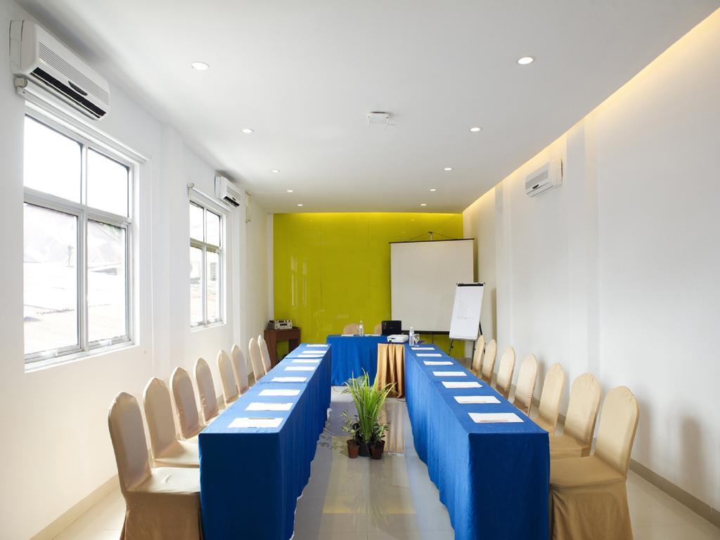 Zuri Express Hotel Pekanbaru Buitenkant foto