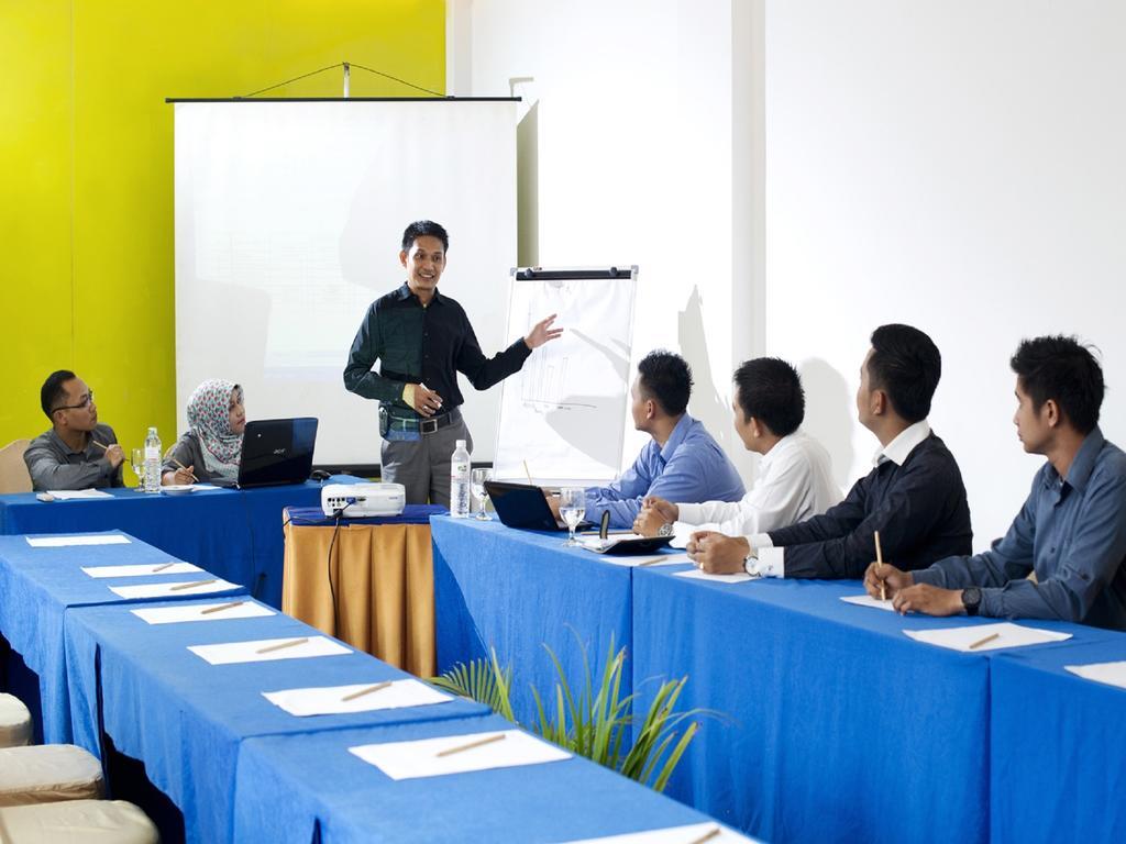 Zuri Express Hotel Pekanbaru Buitenkant foto