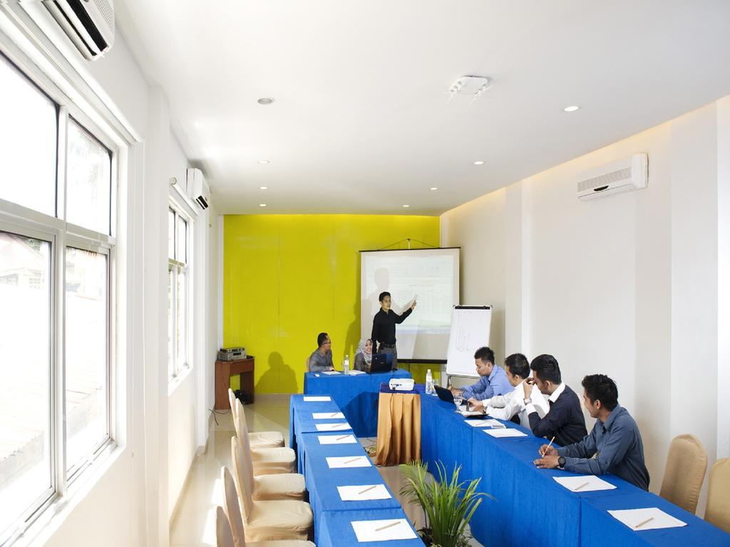 Zuri Express Hotel Pekanbaru Buitenkant foto