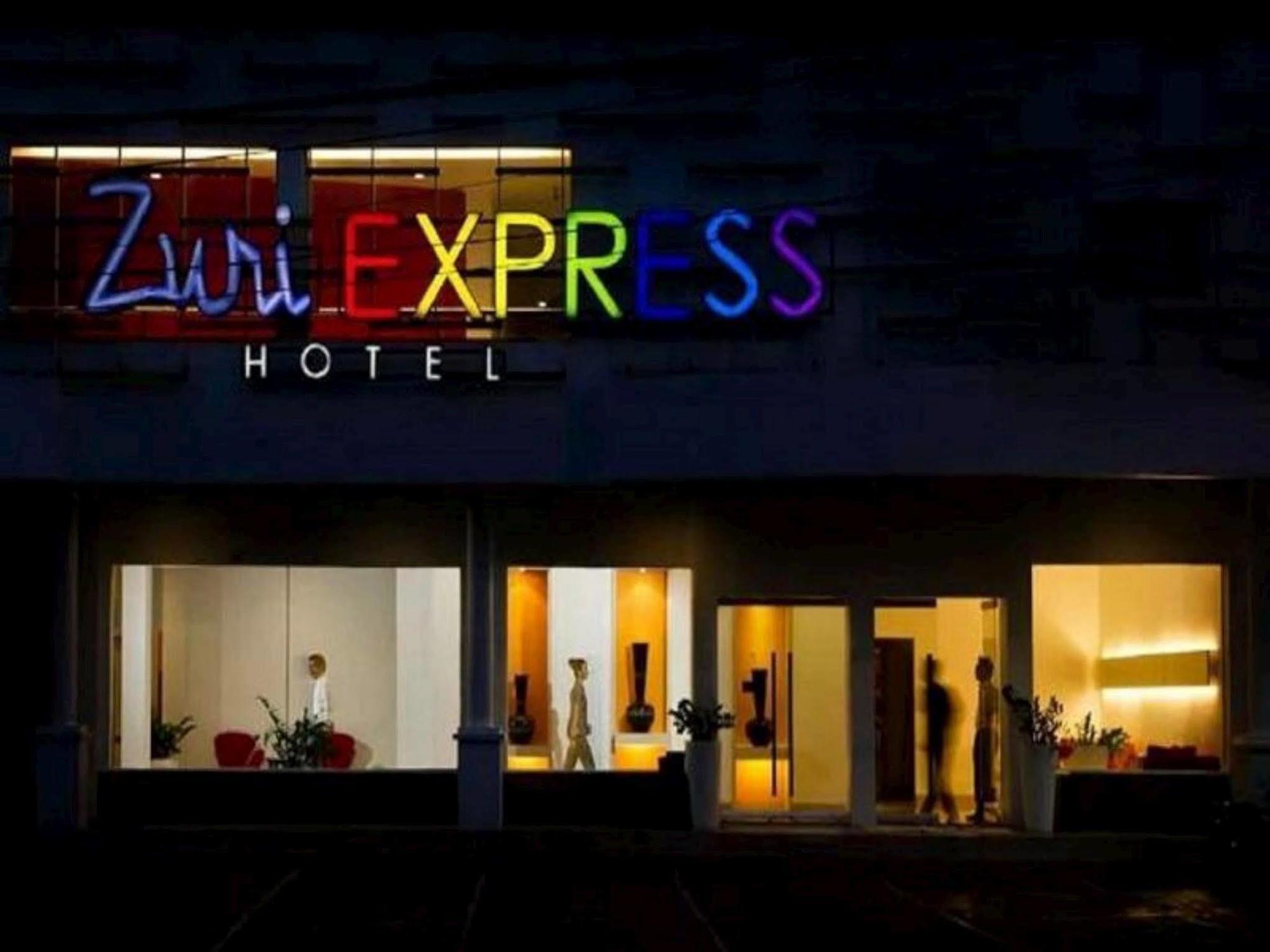 Zuri Express Hotel Pekanbaru Buitenkant foto