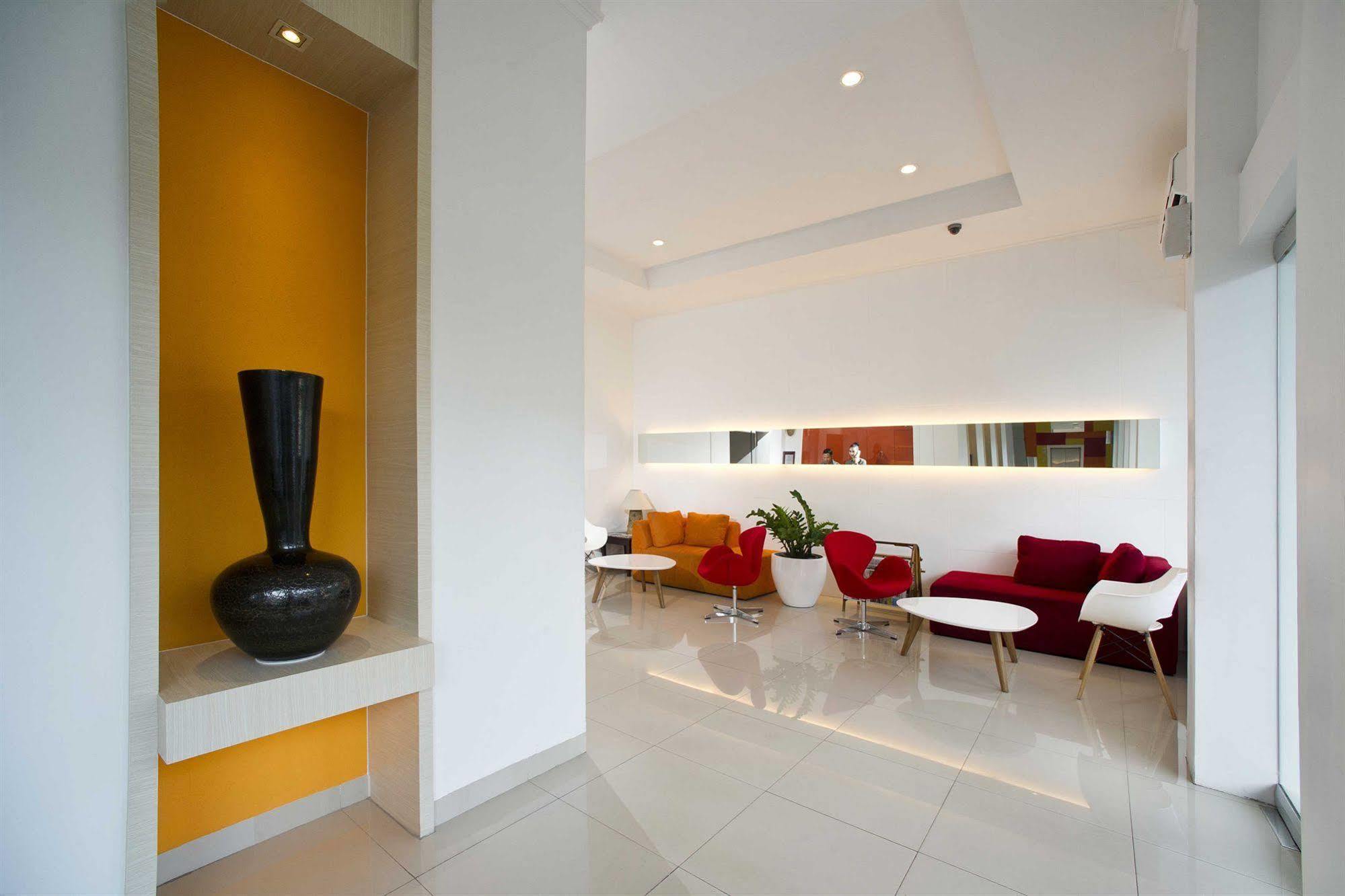 Zuri Express Hotel Pekanbaru Buitenkant foto