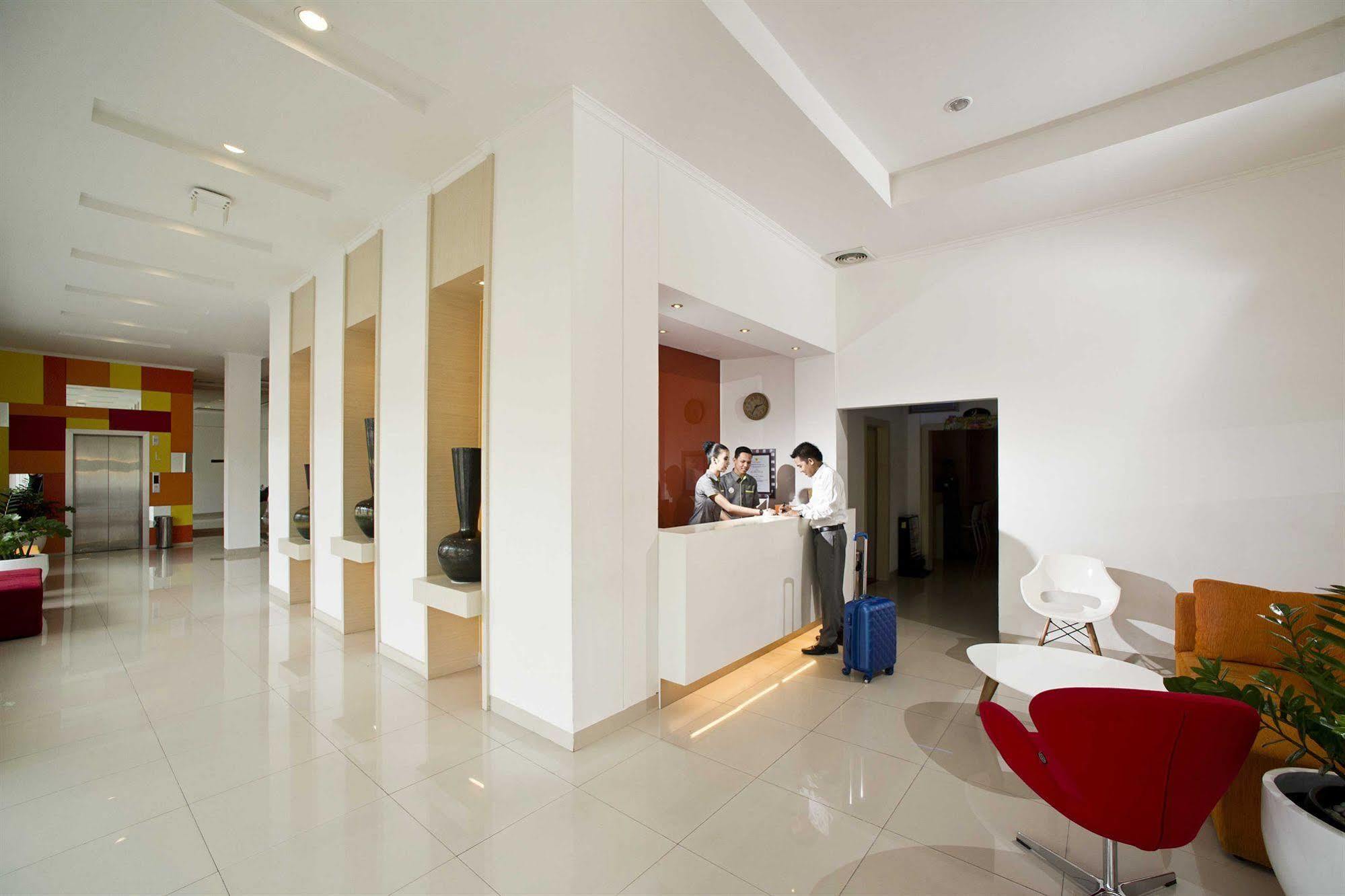 Zuri Express Hotel Pekanbaru Buitenkant foto