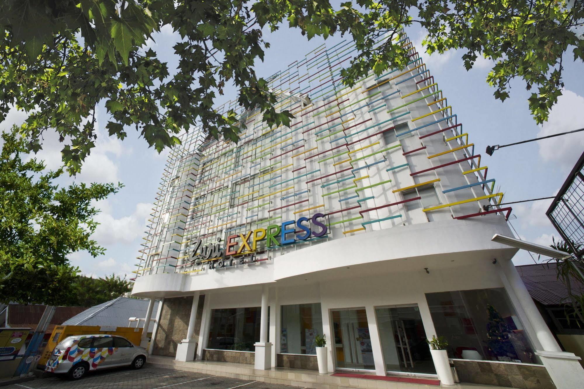 Zuri Express Hotel Pekanbaru Buitenkant foto
